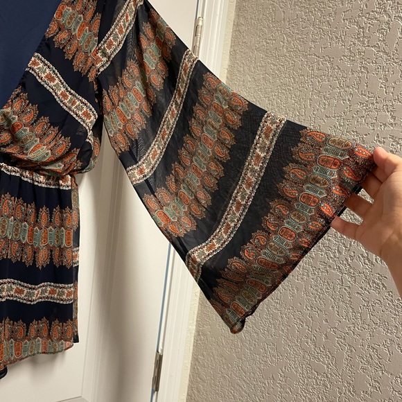 Boho Bell Sleeved Romper - Picture 3 of 4